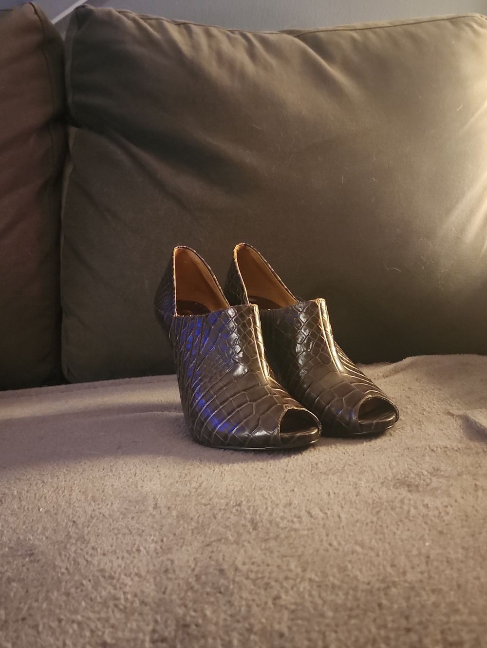 Guess Dark Brown Croc-Embossed Peep-Toe Block Heel Mules
